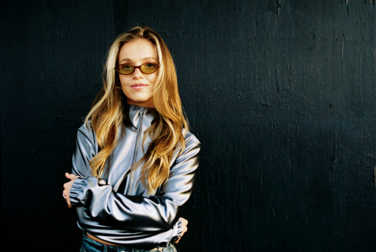 PRESS SHOT
